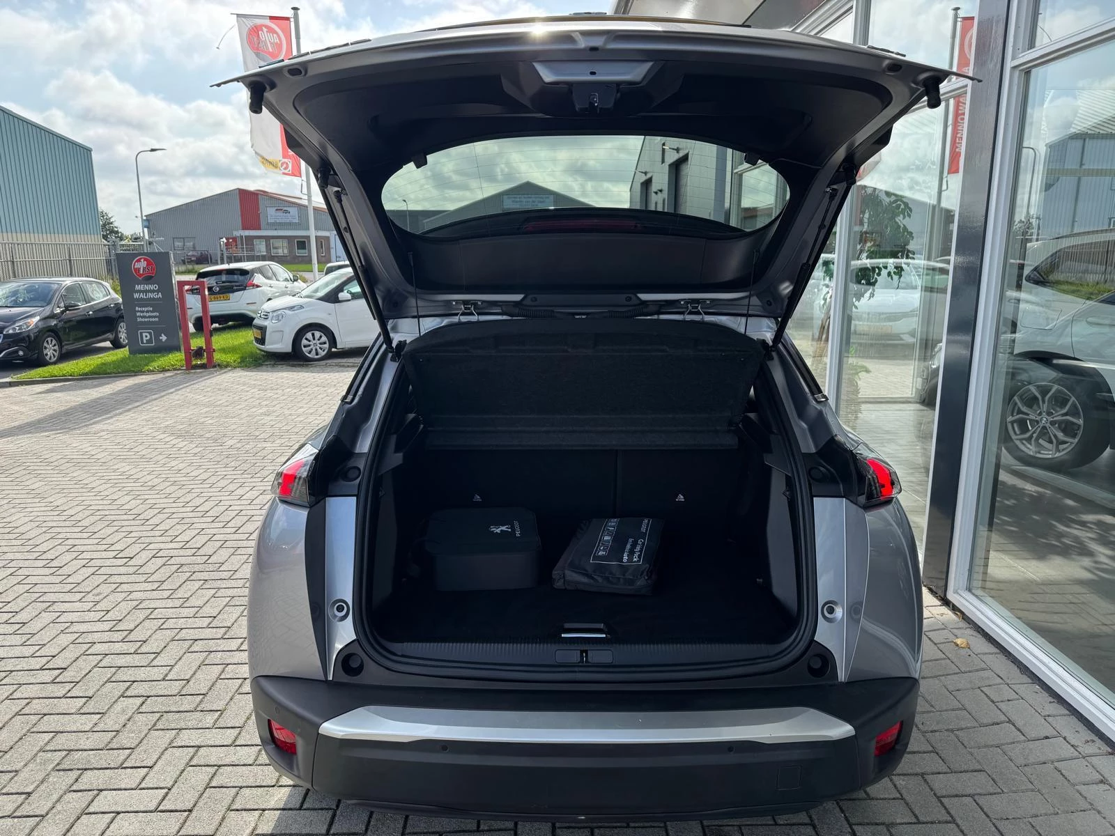 Hoofdafbeelding Peugeot e-2008