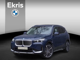 Hoofdafbeelding BMW iX1 BMW iX1 xDrive30 20 inch Multispaak | Trekhaak met elektrisch wegklapbare kogel | Glazen panoramadak | Extra getint glas | Harman-Kardon sound system | BMW Head-Up Display