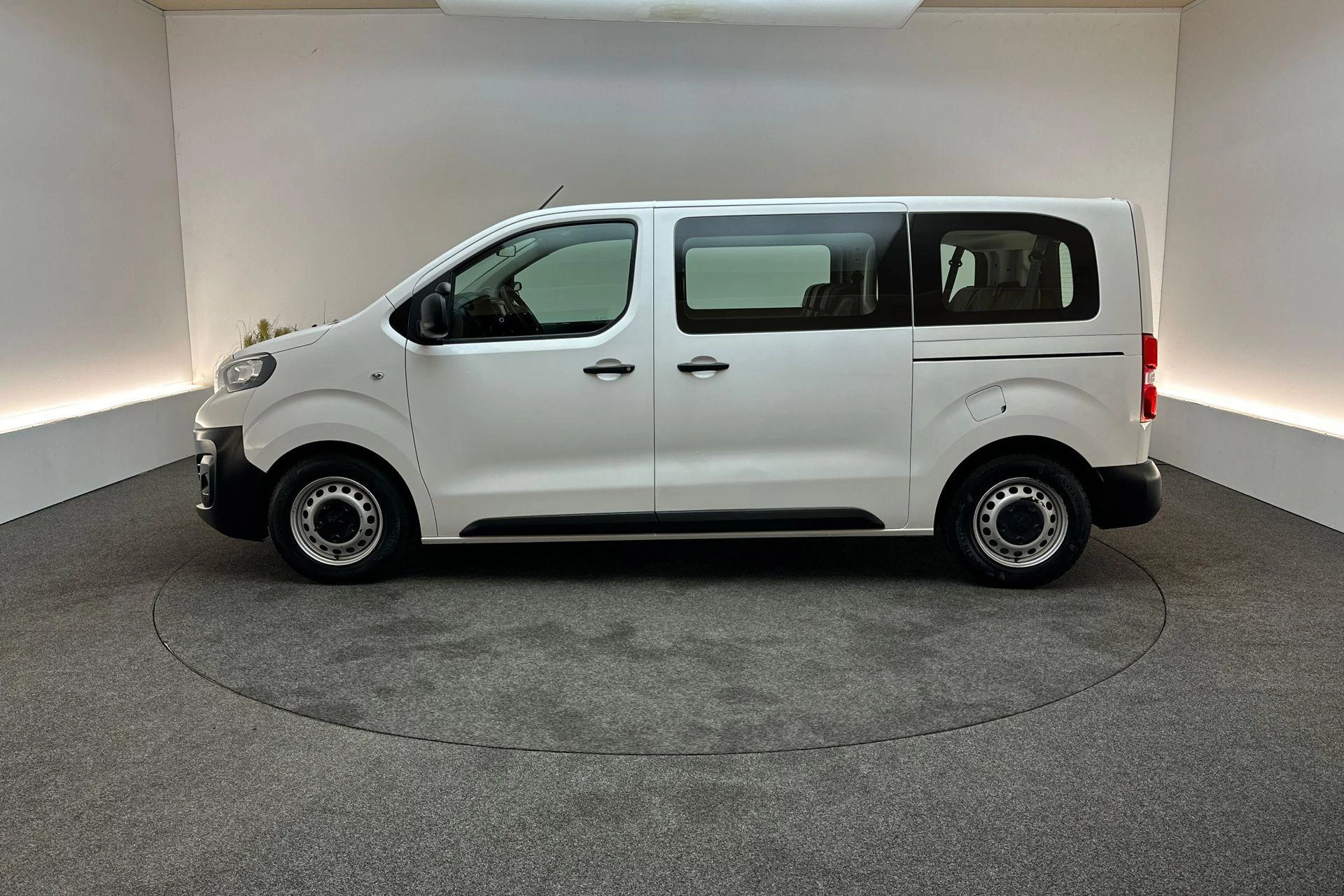 Hoofdafbeelding Peugeot Traveller