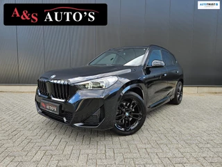 Hoofdafbeelding BMW X1 BMW X1 SDrive20i M Sport Panoramadak 360camera Hud Acc Sfeerverlichting