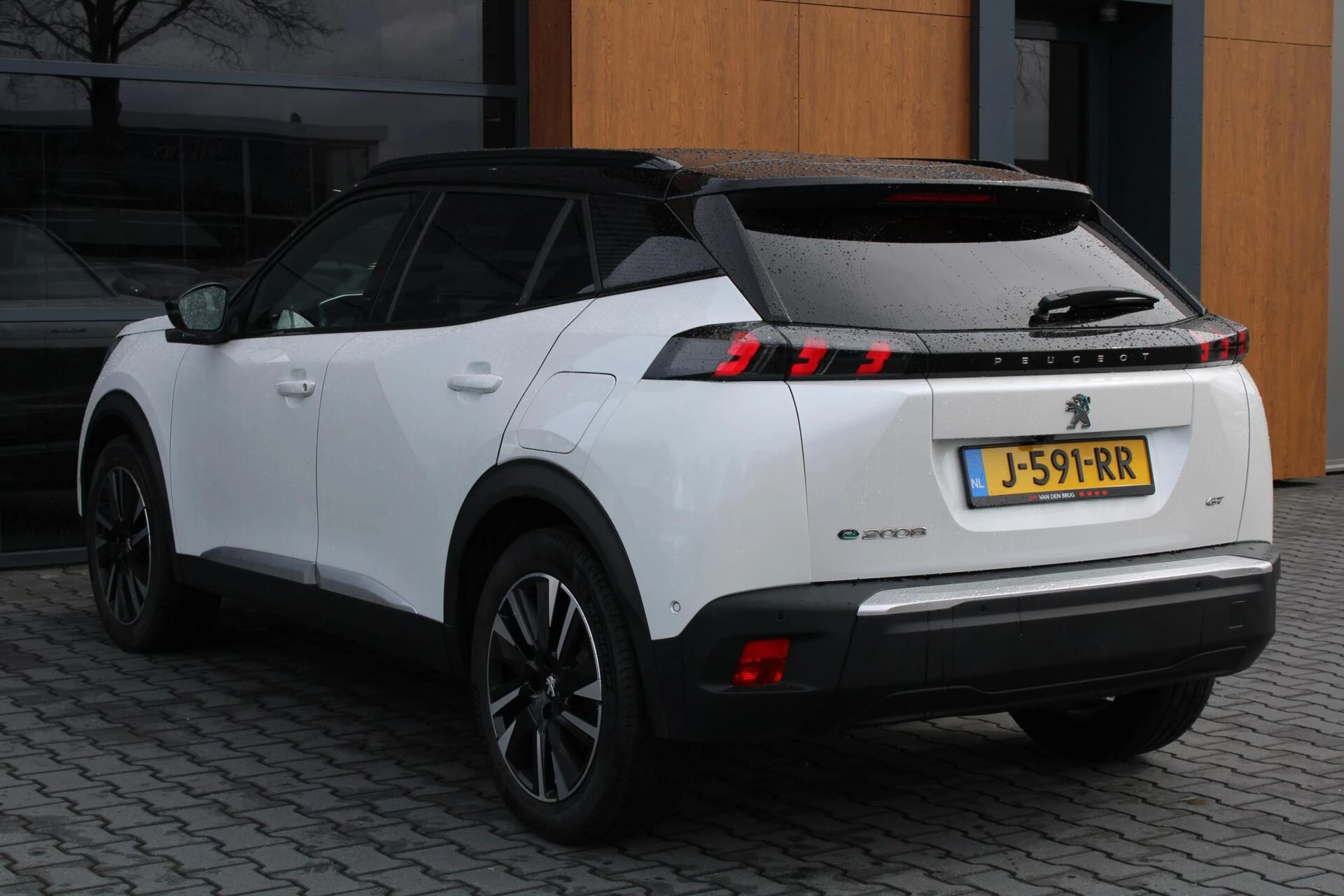 Hoofdafbeelding Peugeot e-2008