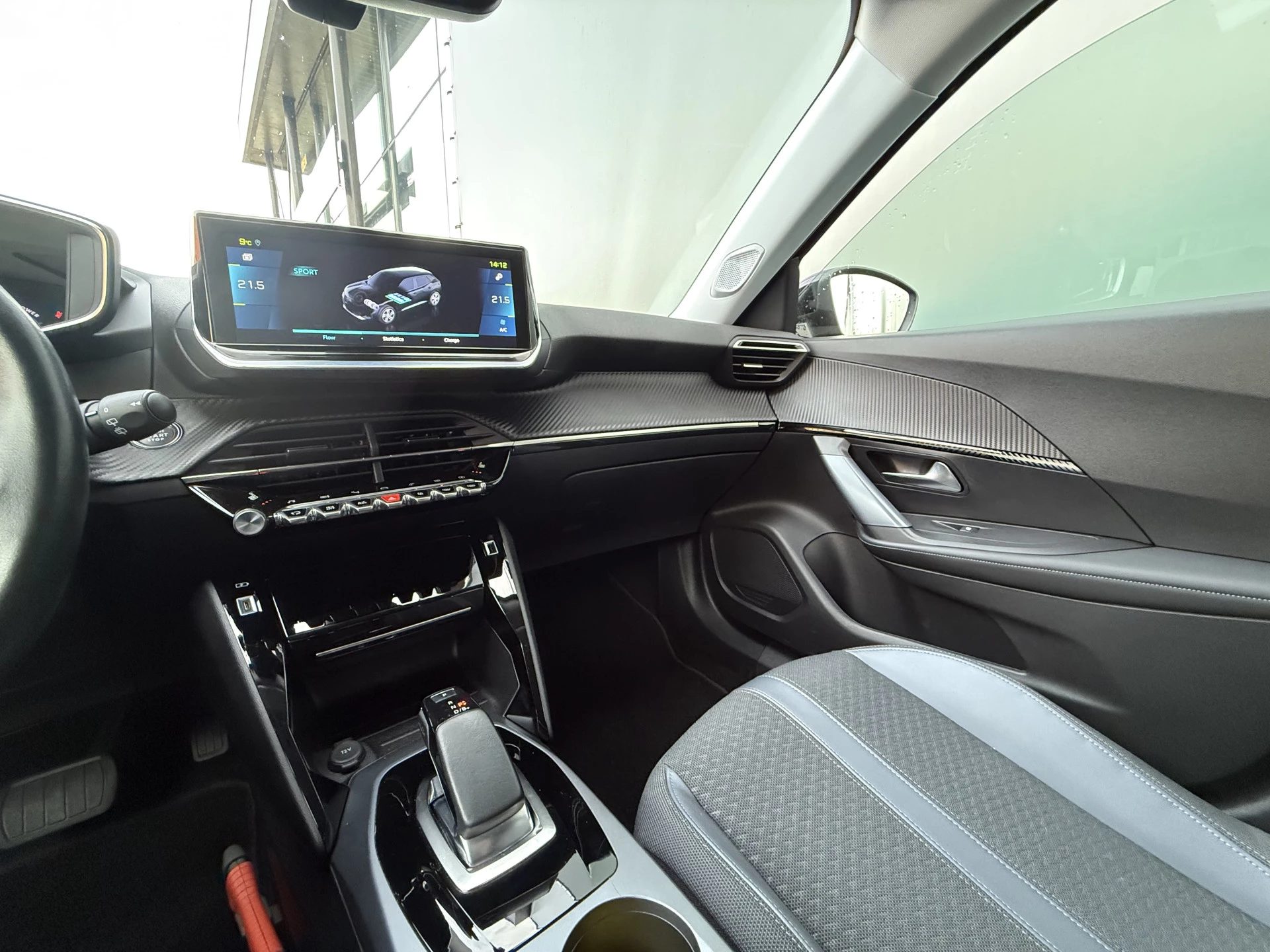 Hoofdafbeelding Peugeot e-2008