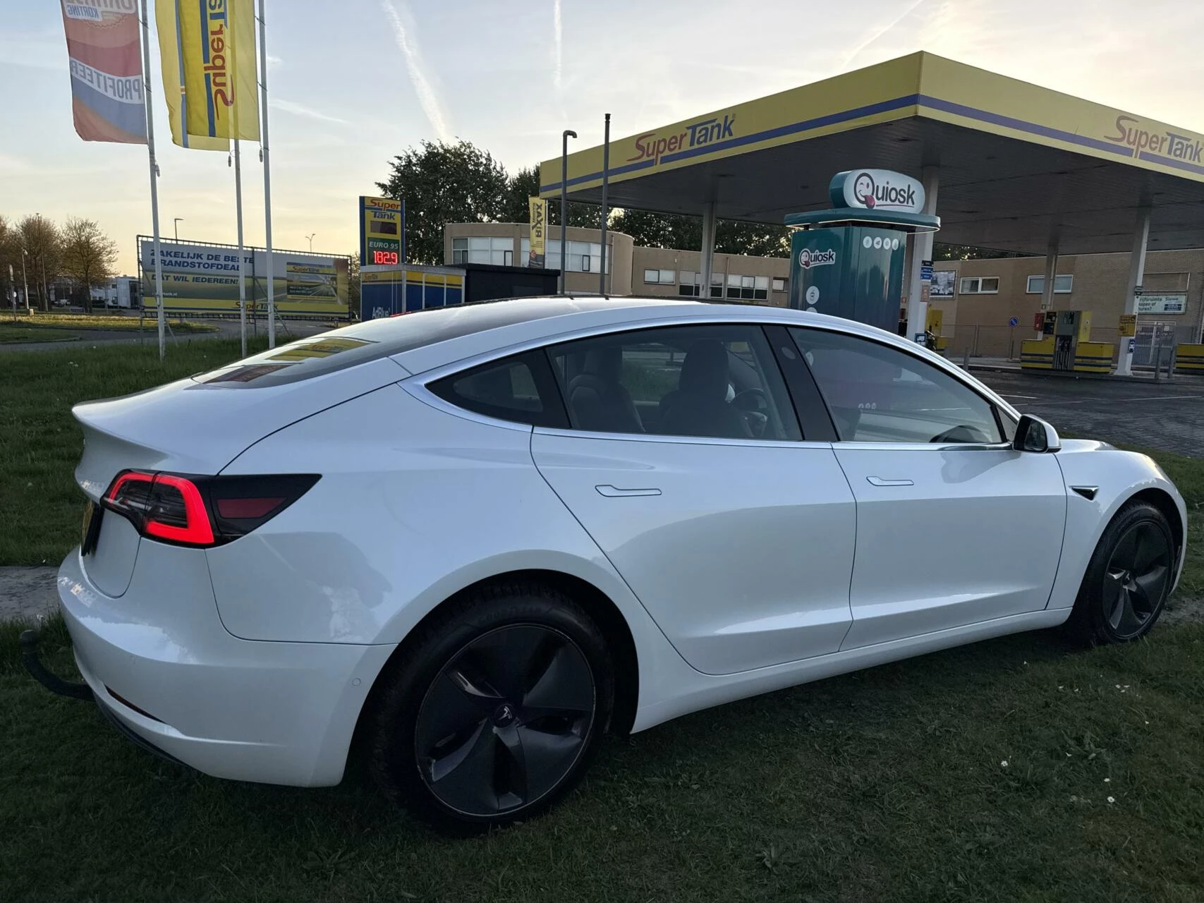 Hoofdafbeelding Tesla Model 3