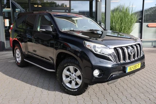 Hoofdafbeelding Toyota Land Cruiser Toyota Land Cruiser Landcruiser 150 3.0 D-4D 5DRS LEGEND A/T VAN MAG 7000 KG TREKKEN