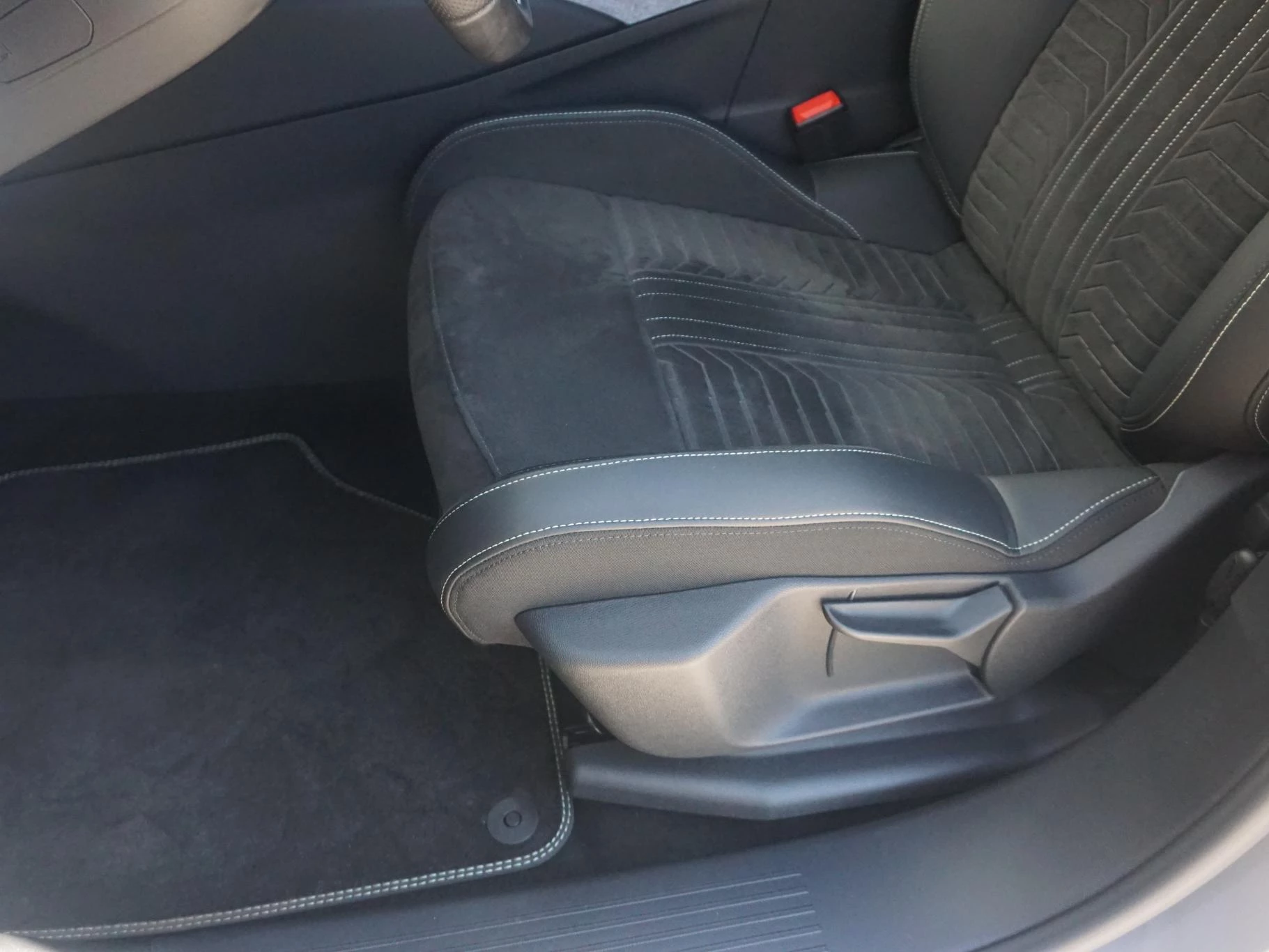 Hoofdafbeelding Peugeot e-5008