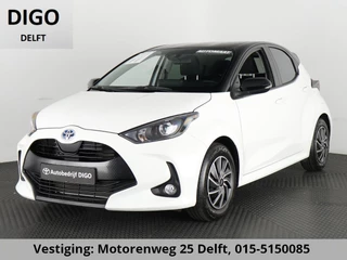 Hoofdafbeelding Toyota Yaris Toyota Yaris 1.5 HYBRIDE BLACK & WHITE GARANTIE 3-2034 AUTOMAAT. CLOUD NAVI. SLECHTS 17.000 KM.