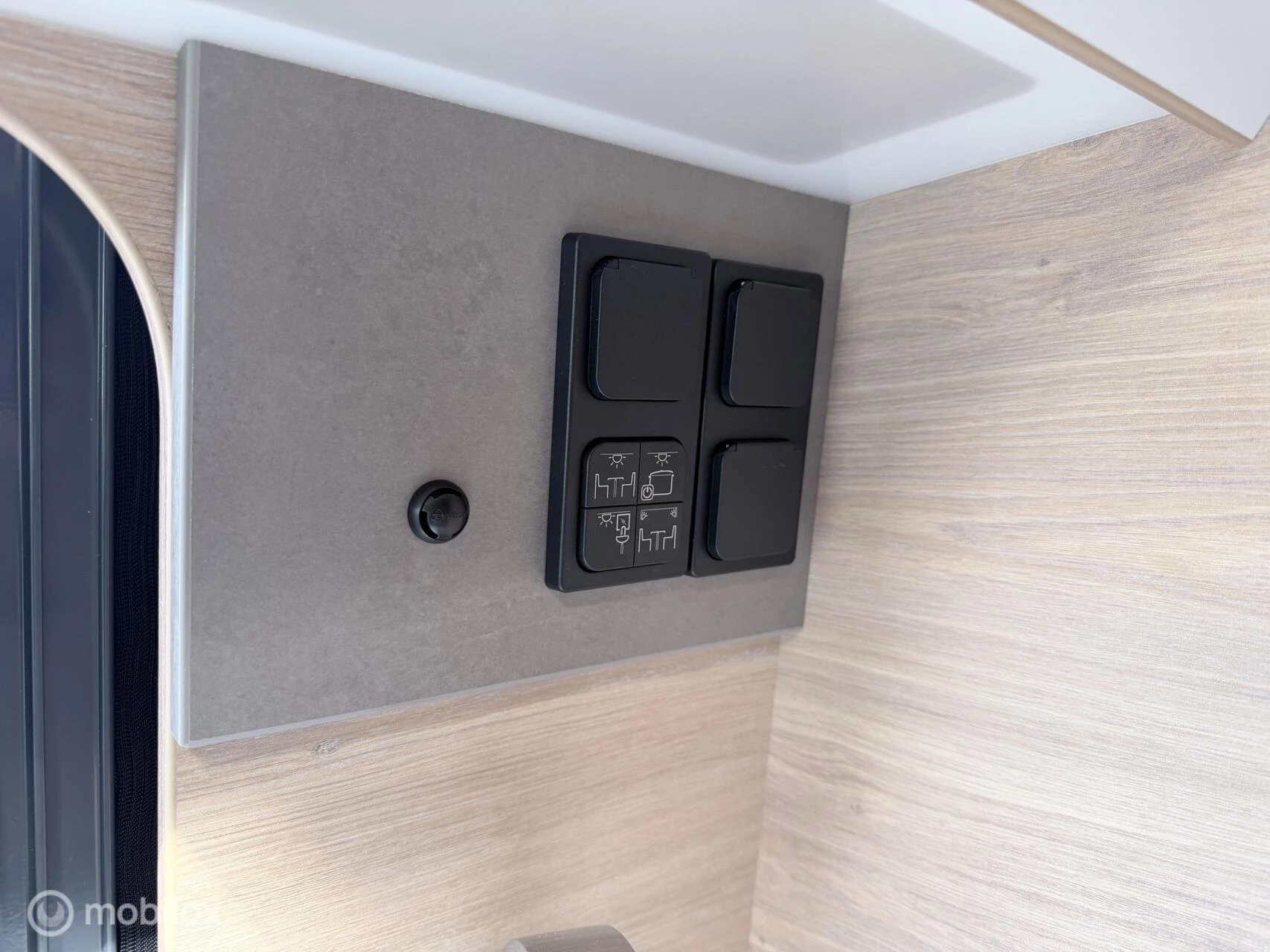 Hoofdafbeelding Knaus TGE 3.180