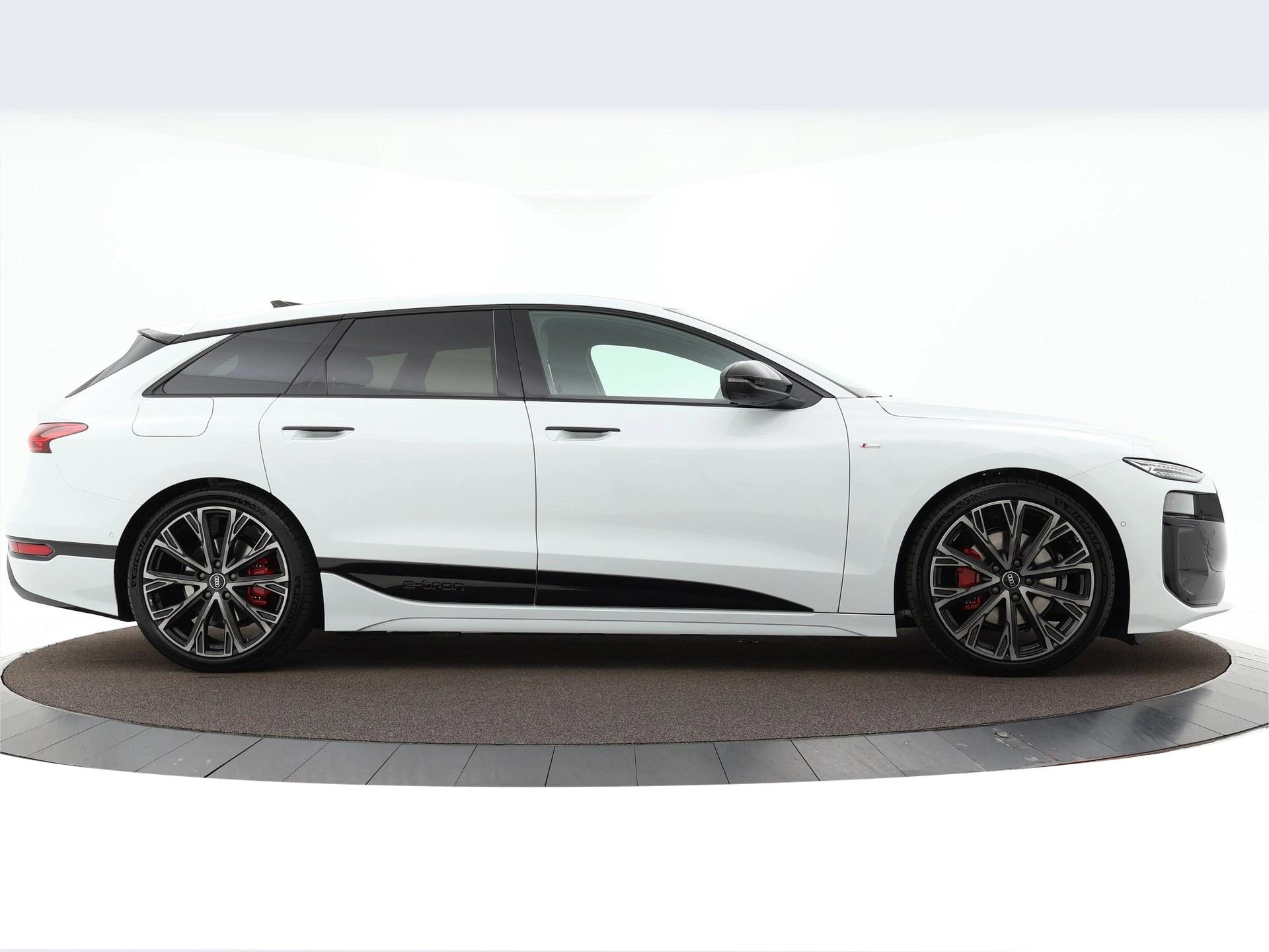 Hoofdafbeelding Audi A6 Avant e-tron