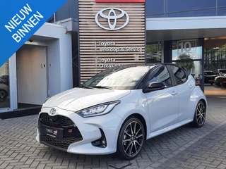 Toyota Yaris 1.5 Hybrid 130 GR Sport NIEUW DIRECT LEVERBAAR PANO JBL-AUDIO BLIND SPOT 18'' STUUR/STOELVERW PARK-SENSOREN