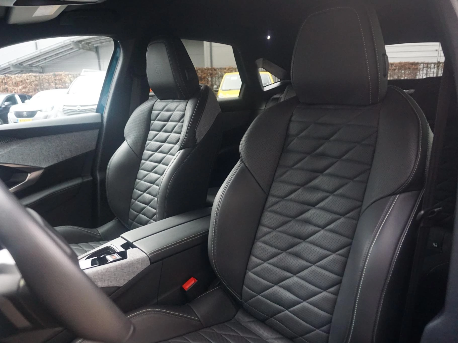 Hoofdafbeelding Peugeot e-3008