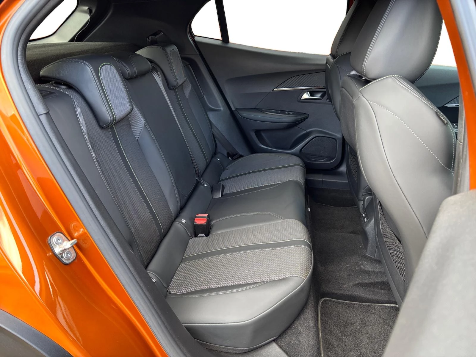 Hoofdafbeelding Peugeot e-2008