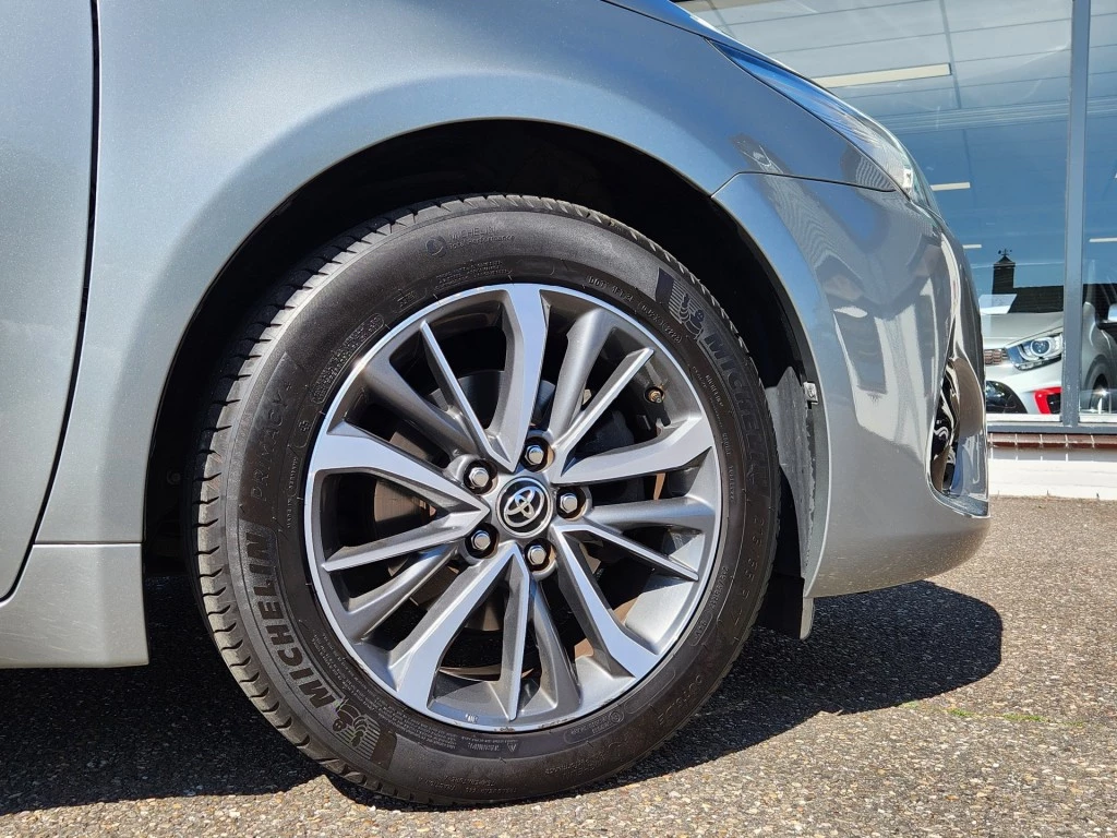 Hoofdafbeelding Toyota Avensis
