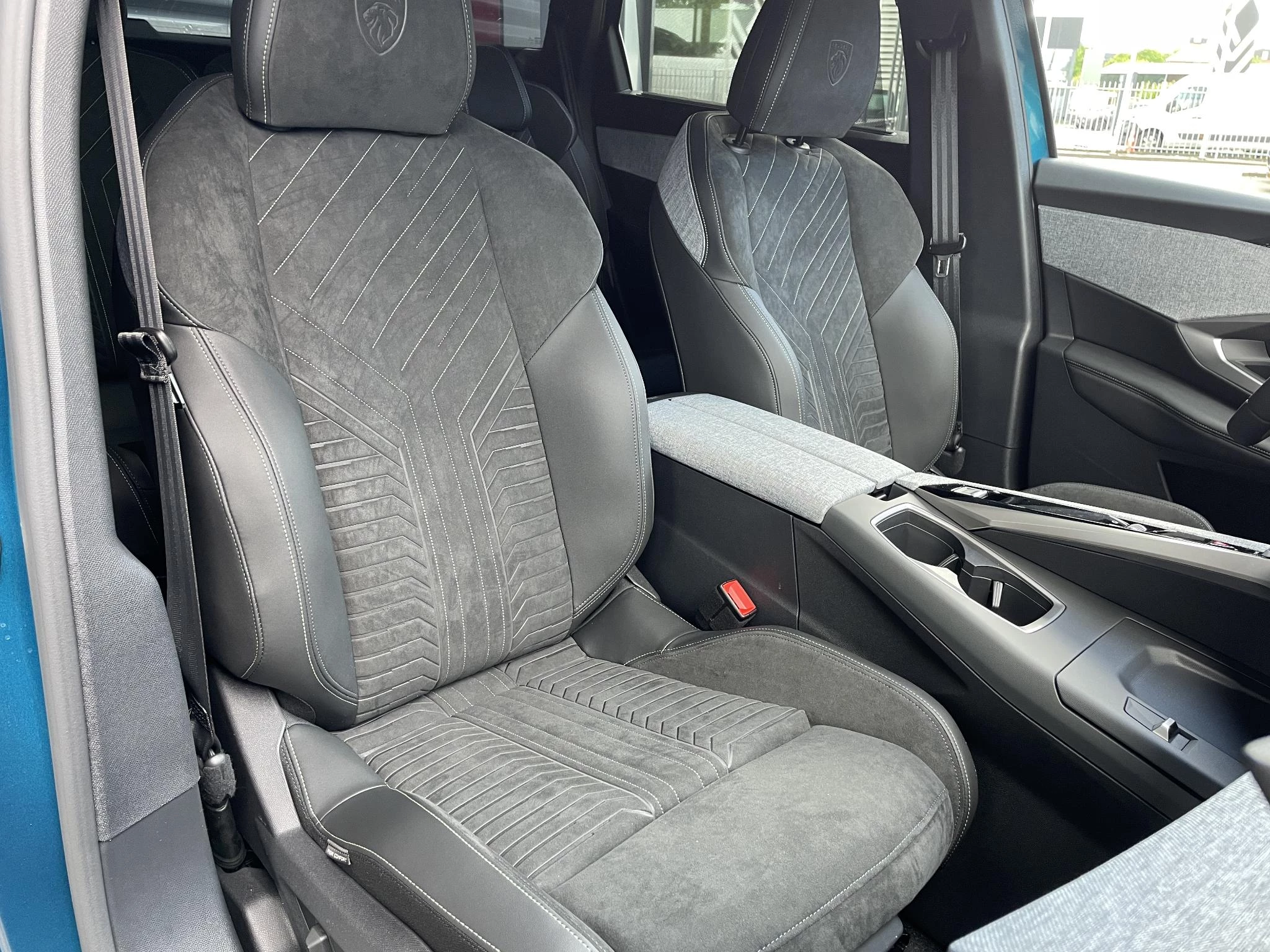 Hoofdafbeelding Peugeot e-5008