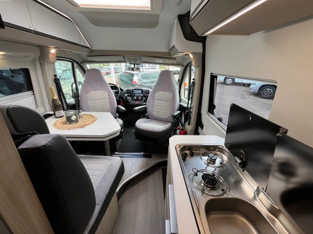 Hoofdafbeelding Adria Twin 640 Slb Plus Enkele Bedden 2x Airco