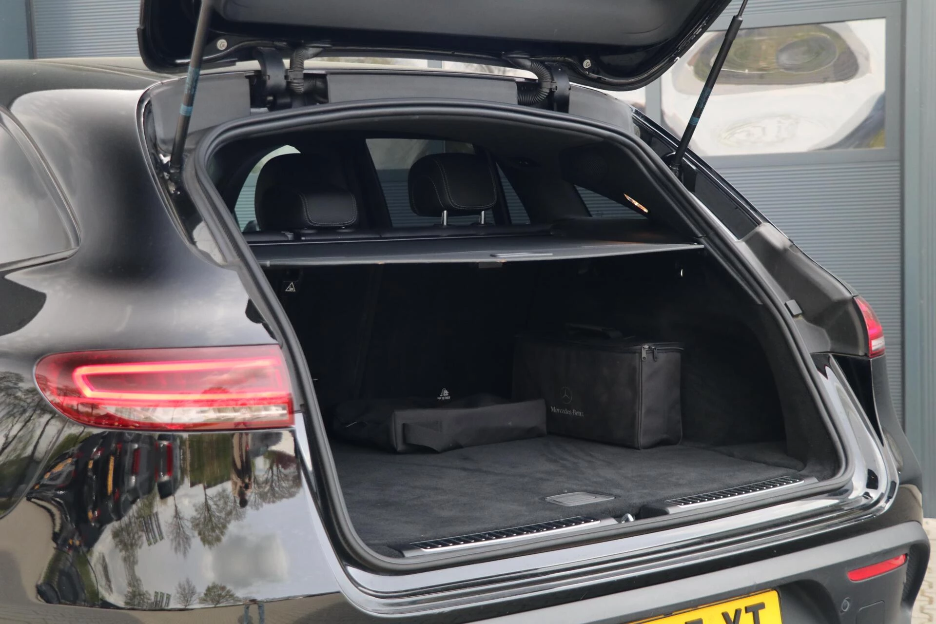 Hoofdafbeelding Mercedes-Benz EQC