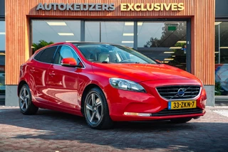 Hoofdafbeelding Volvo V40 Volvo V40 1.6 T3 Momentum Camera Panodak Navigatie Clima Cruise Keyless Trekhaak