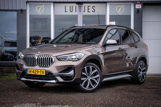 BMW X1 SDrive20i VDL Nedcar I Pano-dak I Leder I Afn.Trekhaak I M-Stuur I 19'' I Org.NL I Dealer-onderhouden