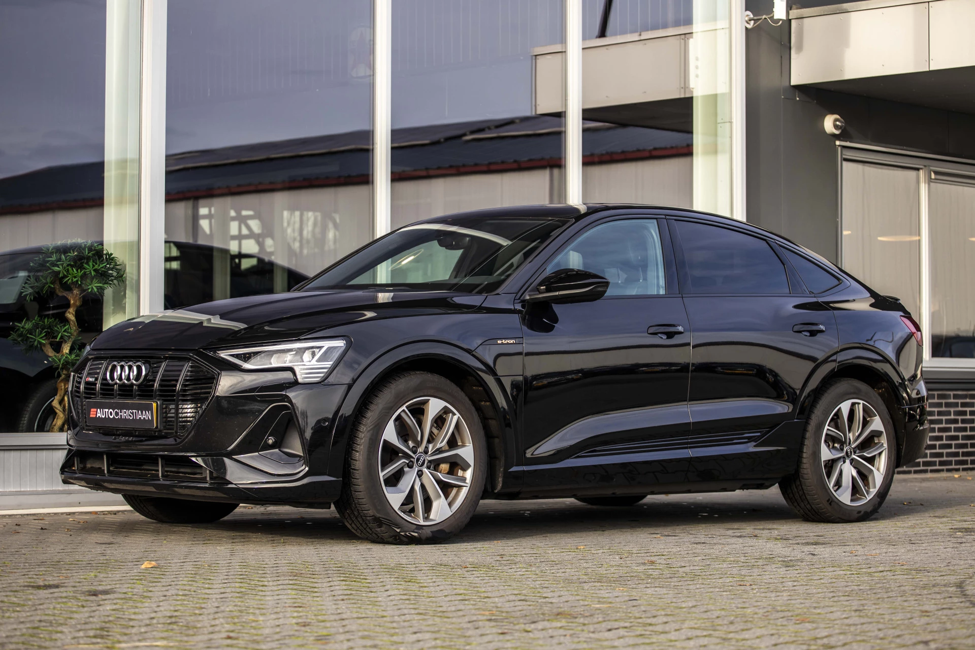 Hoofdafbeelding Audi e-tron