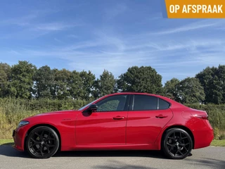 Hoofdafbeelding Alfa Romeo Giulia Alfa Romeo Giulia 2.0 T Veloce Q4 Rosso, Pano, 19 inch, Vol!