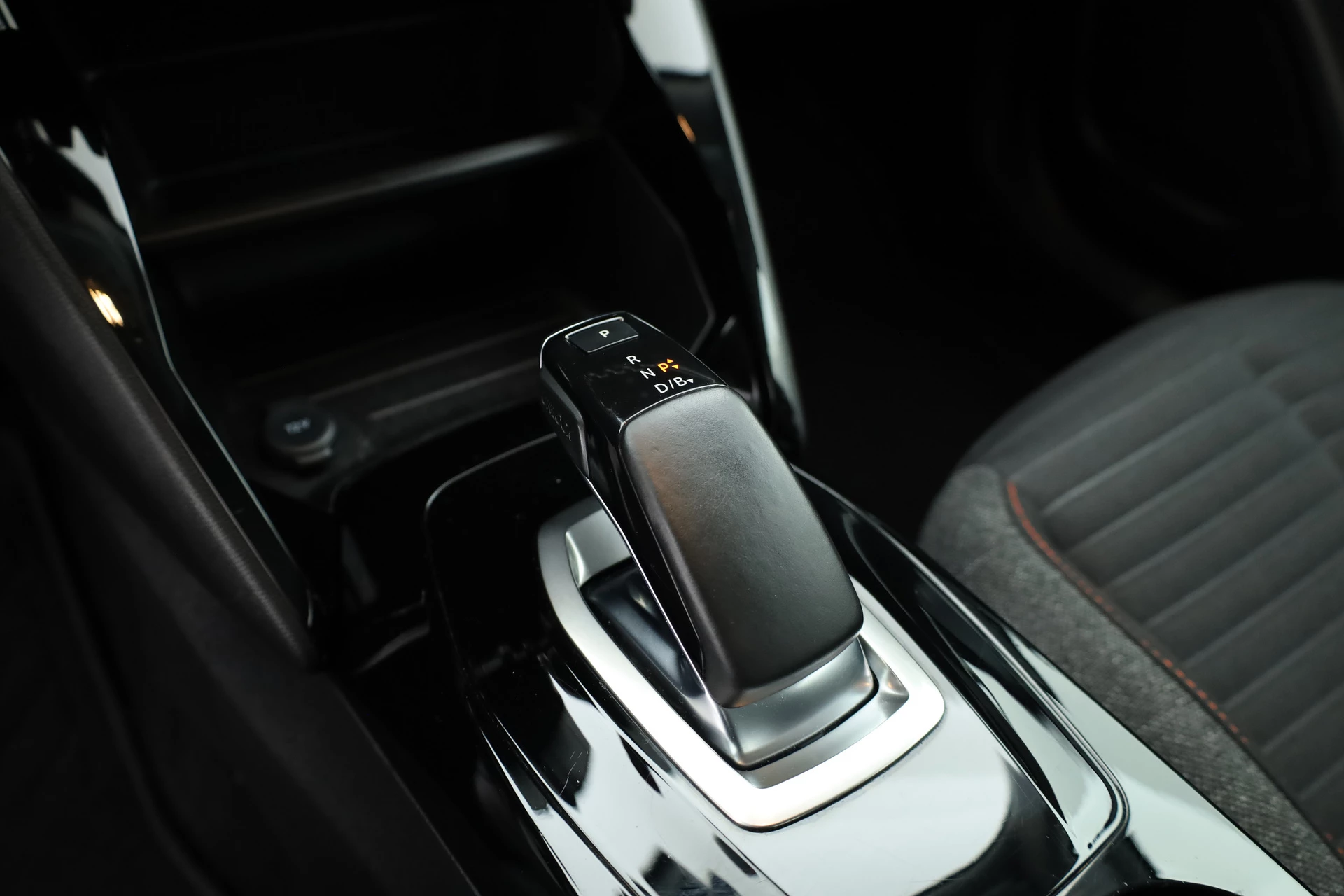 Hoofdafbeelding Peugeot e-2008