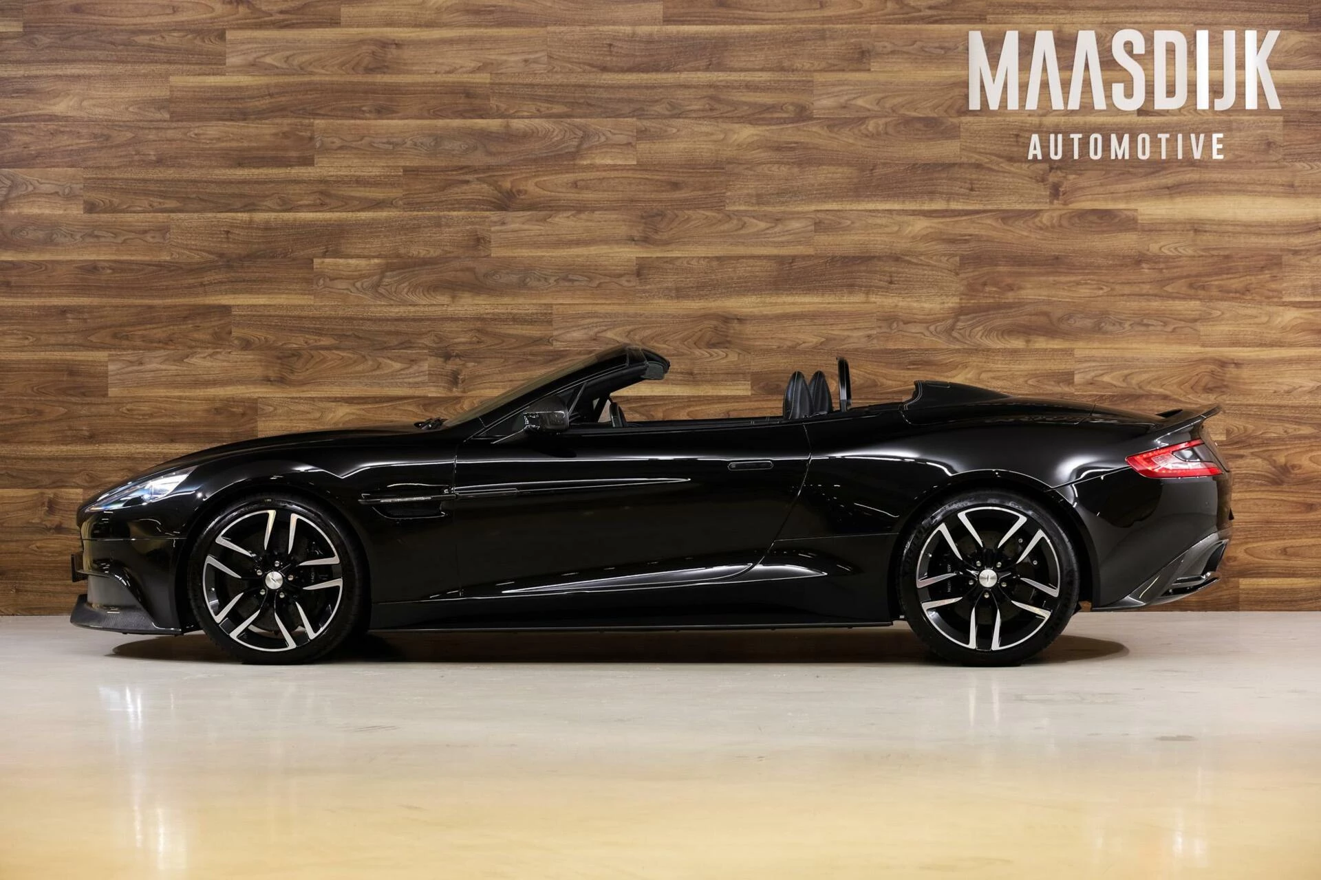 Hoofdafbeelding Aston Martin V12 Vanquish