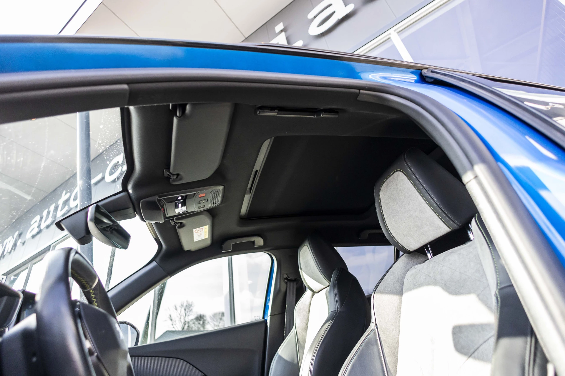 Hoofdafbeelding Peugeot e-2008