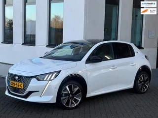 Peugeot E-208 EV GT 350 50 kWh, fase 3, panoramadak, 360 camera, 1/2 lederen sportinterieur,stoelverwarming, parelmoer, 17 inch