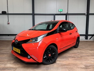 Hoofdafbeelding Toyota Aygo Toyota Aygo 1.0 VVT-i x-cite/ Airco / Camera / Bluetooth / 5drs / LM Velgen