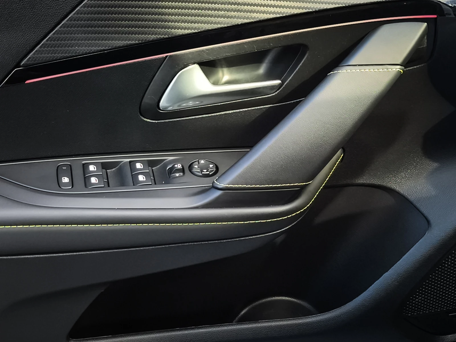 Hoofdafbeelding Peugeot e-208