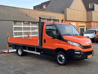 Iveco Daily 35C14 2.3 375 Trekhaak 3500kg Laadklep 500kg Navigatie Open laadbak Pick-up Euro 6 Bpm vrij Bakwagen p-up 136pk 1e eigenaar Dealer onderhouden