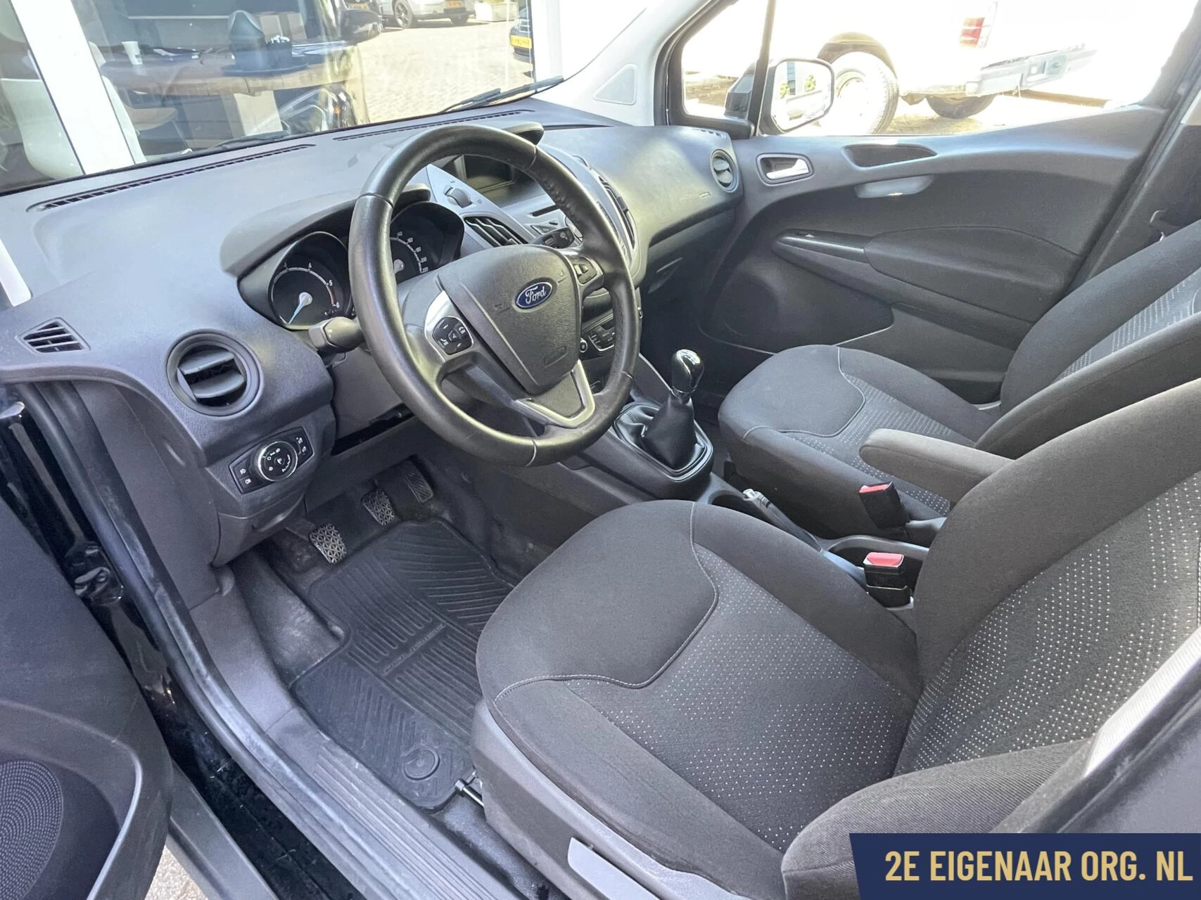 Hoofdafbeelding Ford Transit Courier