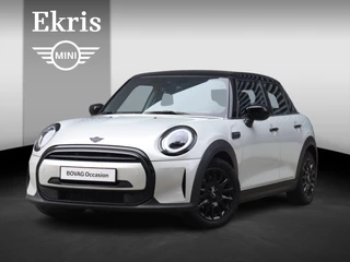 Mini 5-deurs Cooper | Classic + Sportstoelen + Climate Control + Apple Carplay + Parkeersensoren + Donkere Hemelbekleding + Cruise Control + 16" Victory Spoke zwart
