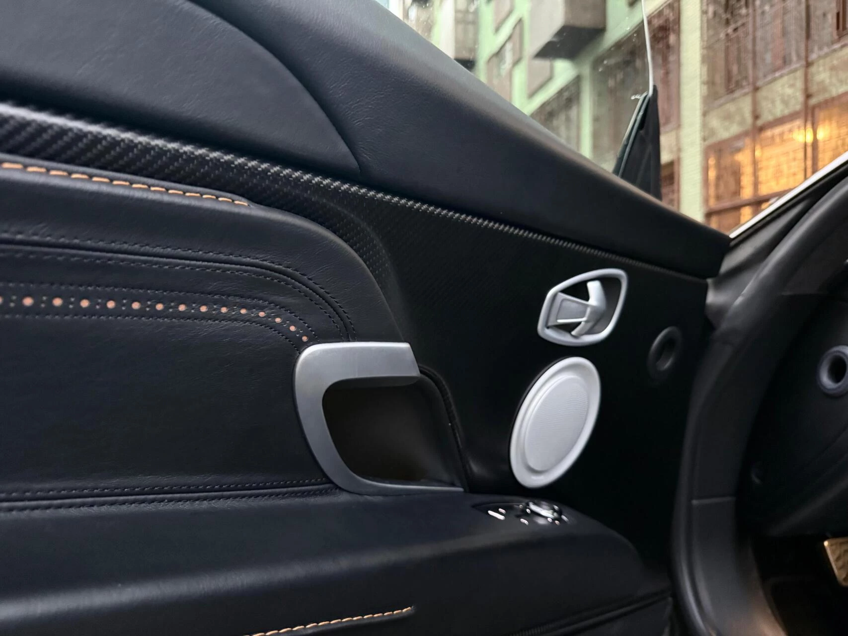 Hoofdafbeelding Aston Martin DB11