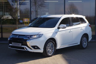 Hoofdafbeelding Mitsubishi Outlander Mitsubishi Outlander 2.4 PHEV Pure+, Leder-Alcantara, Adap. Cruise Control, Climate Control