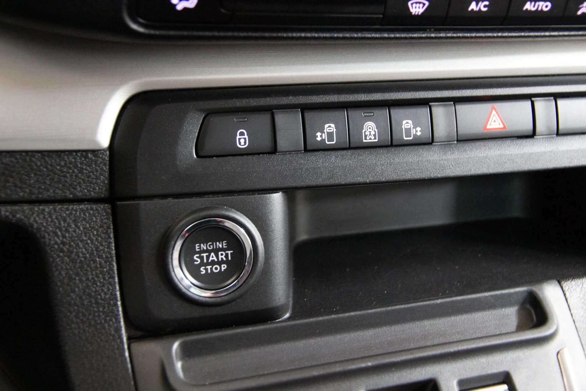 Hoofdafbeelding Peugeot e-Traveller