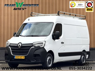 Renault Master T35 2.3 dCi 135 L2H2 | Rijdbare Schade | Trekhaak | Imperiaal | Dodehoeksensor | Camera | Parkeersensoren | Airconditioning | Bluetooth | Cruise Control | 3 Persoons |