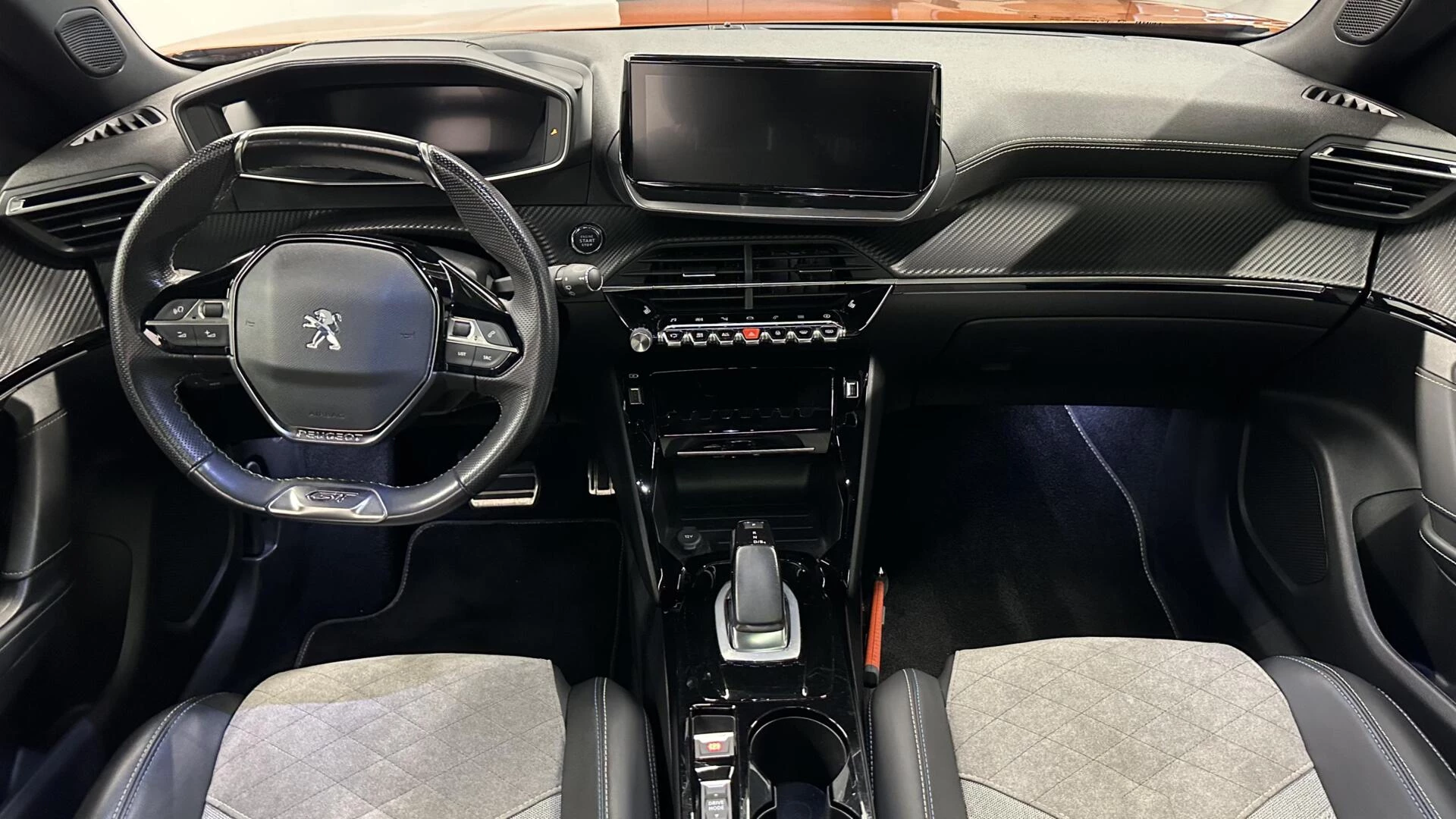 Hoofdafbeelding Peugeot e-2008