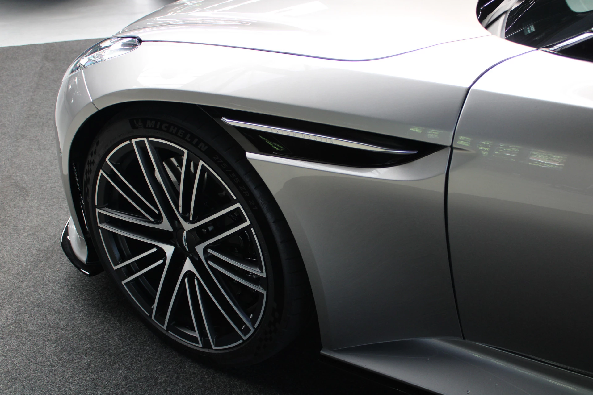 Hoofdafbeelding Aston Martin V8 Volante
