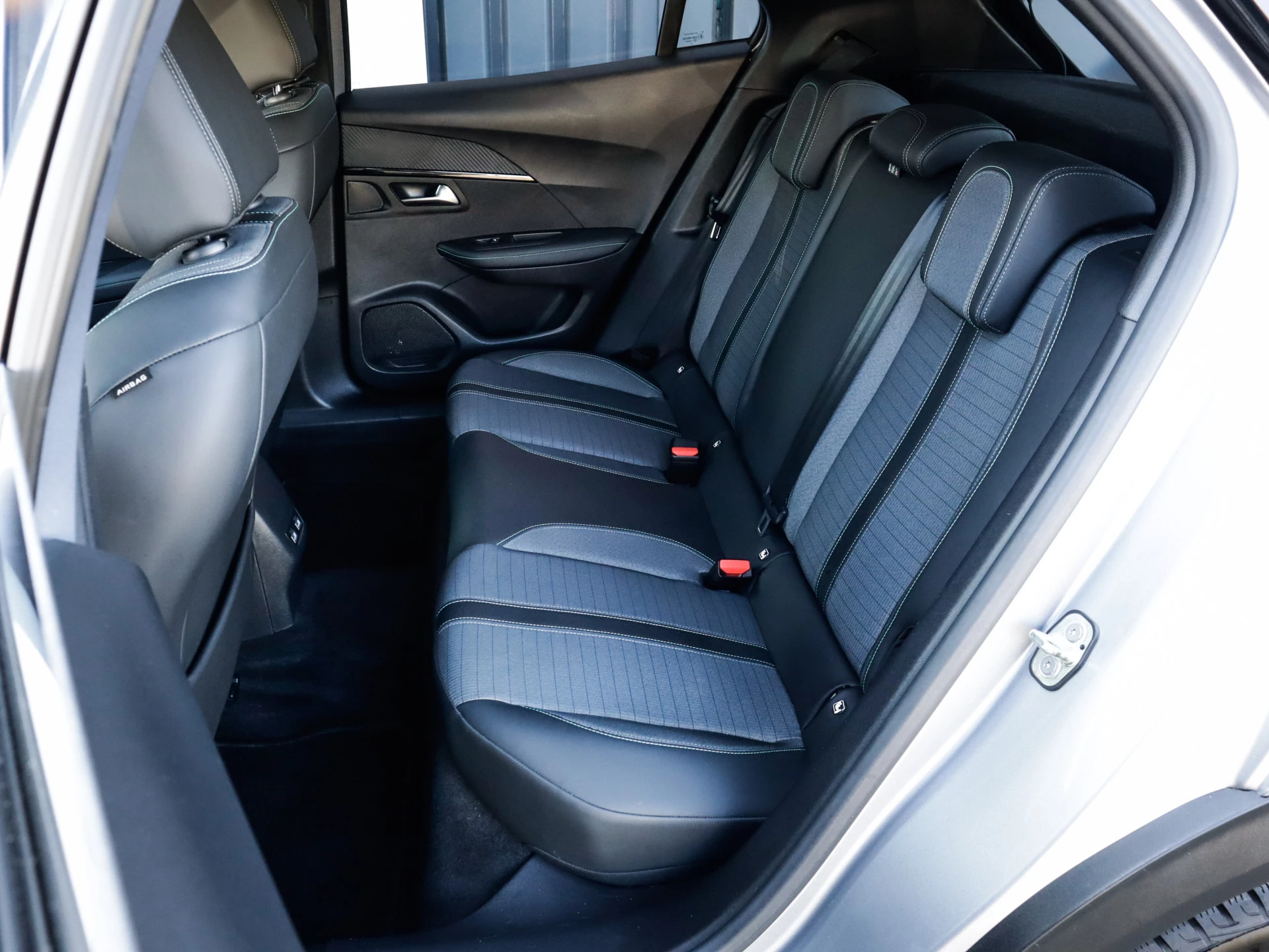 Hoofdafbeelding Peugeot e-2008