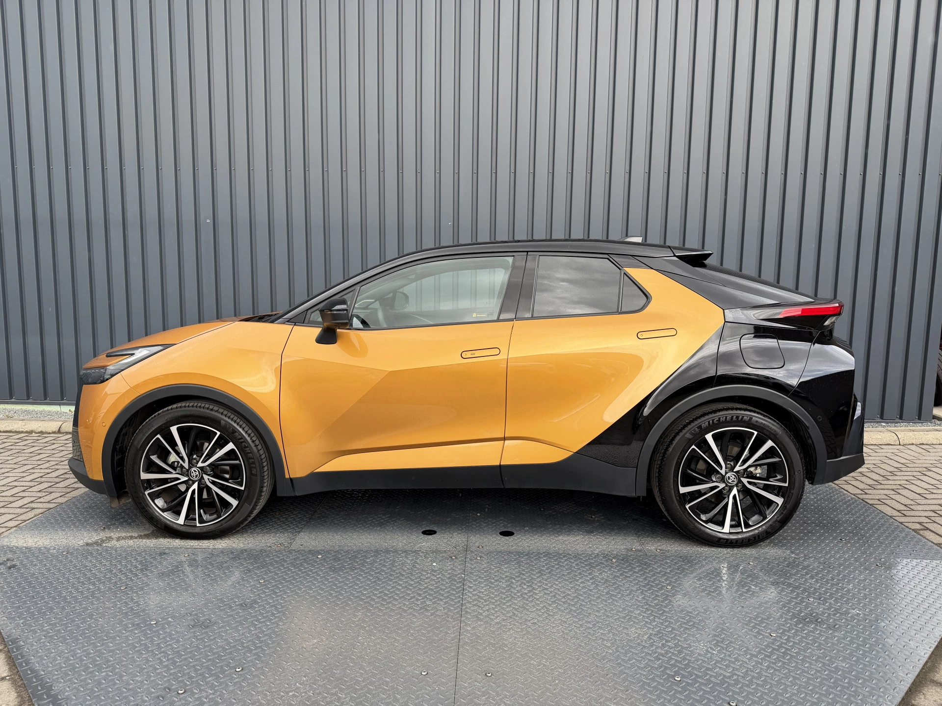 Hoofdafbeelding Toyota C-HR
