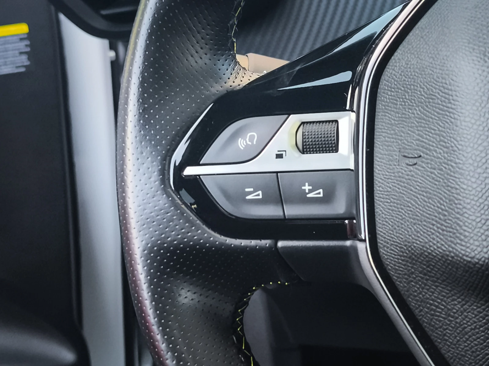 Hoofdafbeelding Peugeot e-208