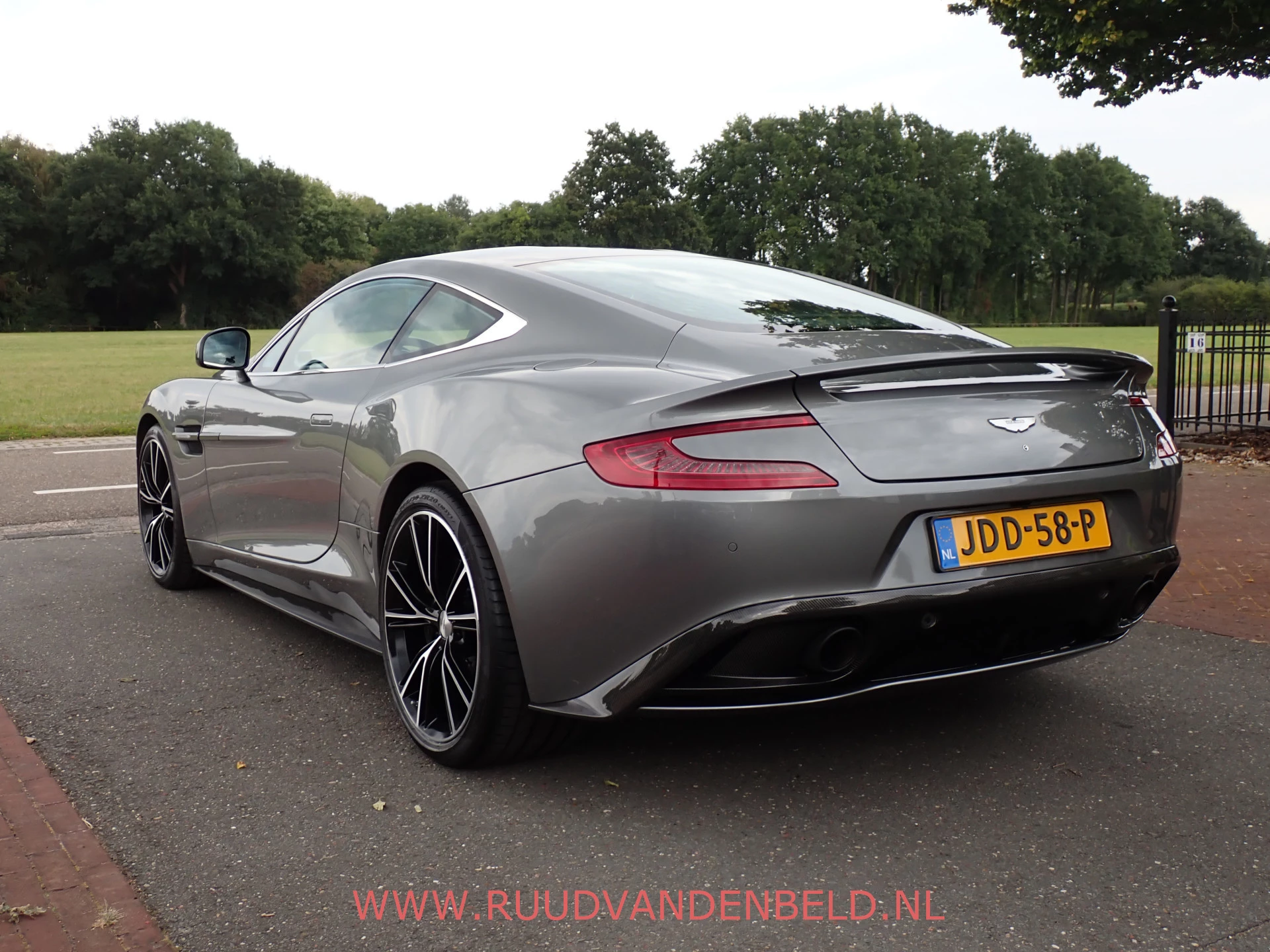 Hoofdafbeelding Aston Martin V12 Vanquish
