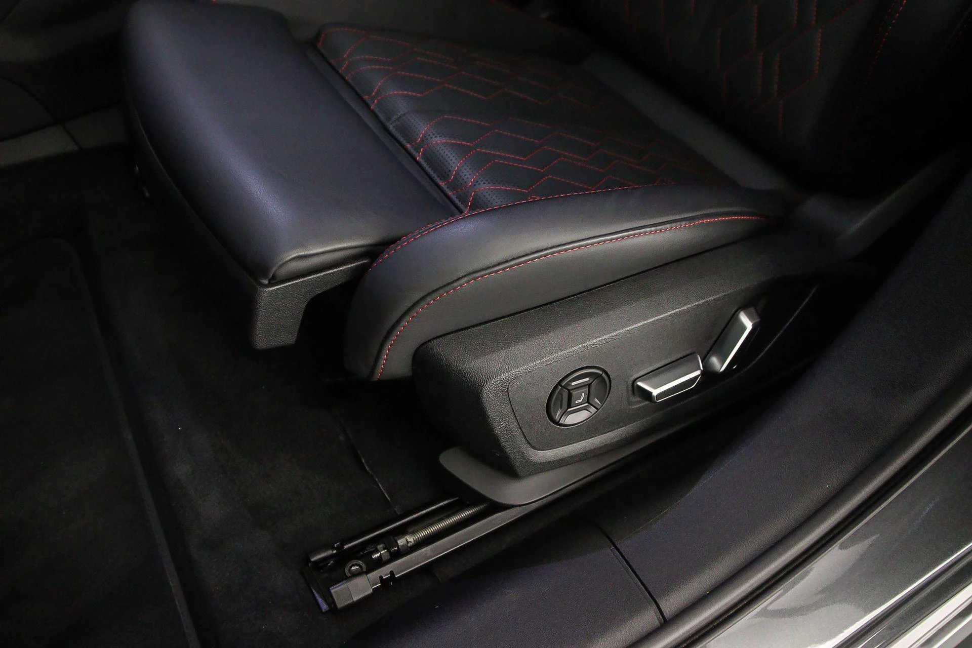 Hoofdafbeelding Audi A6 Avant e-tron