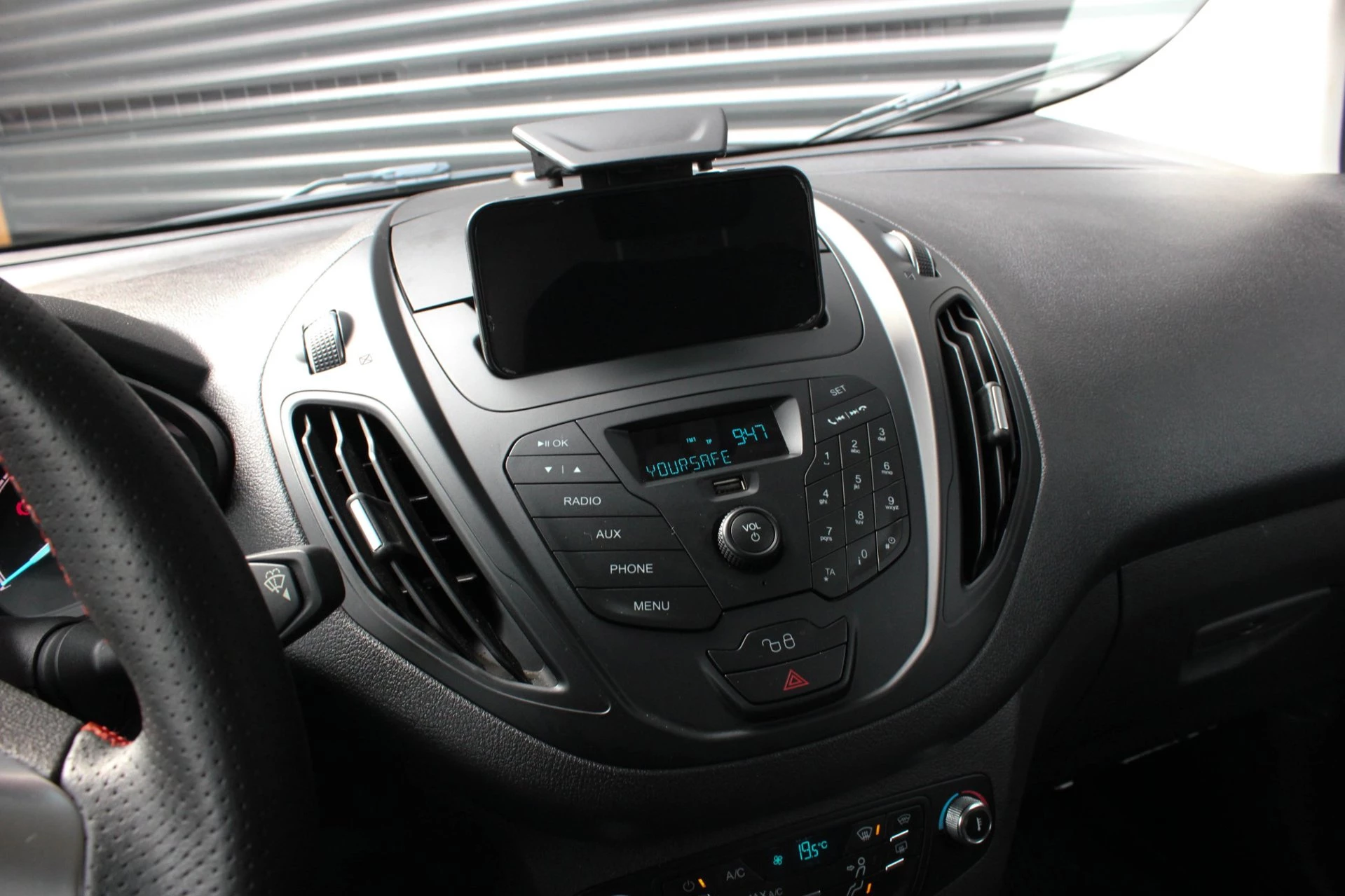Hoofdafbeelding Ford Transit Courier