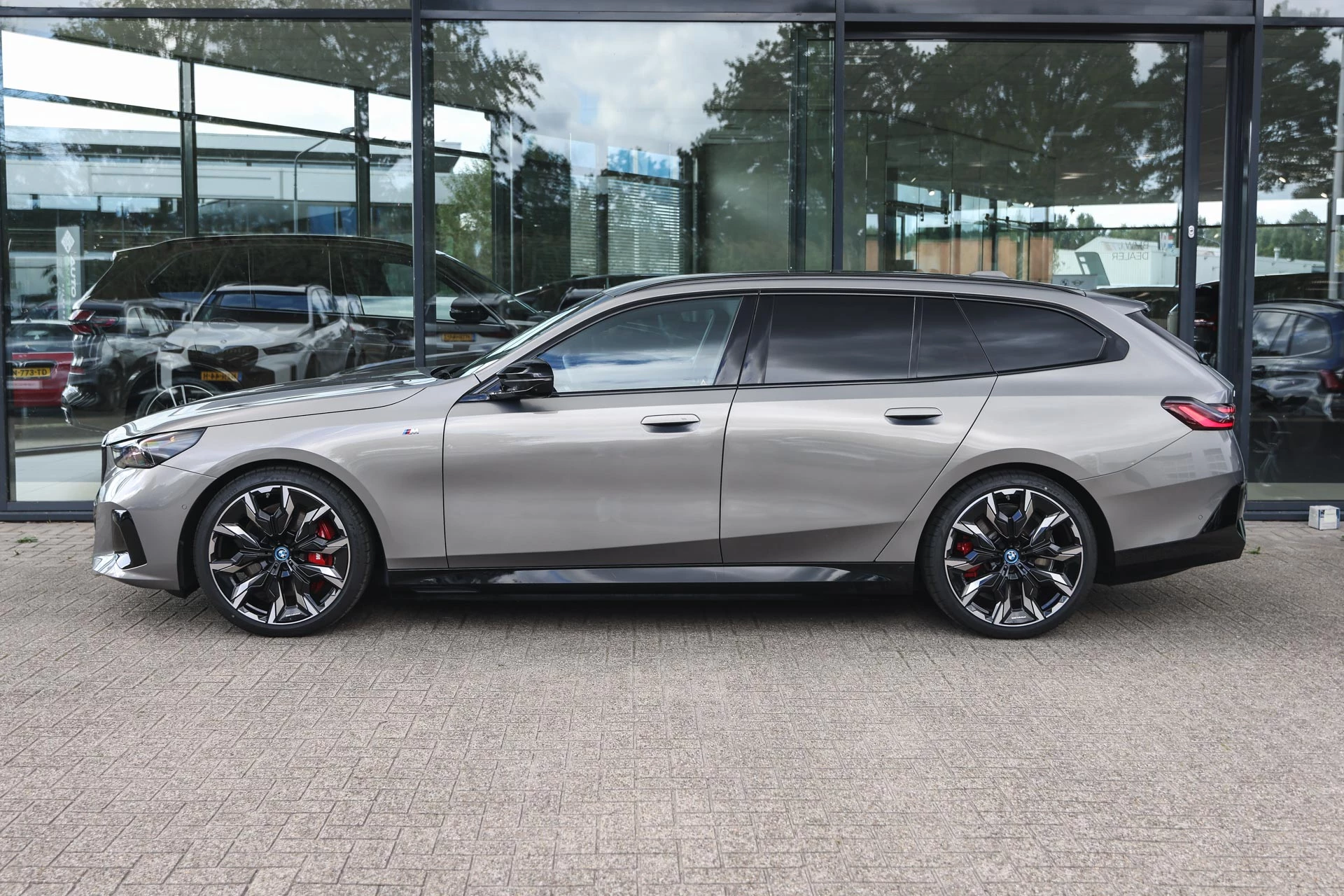 Hoofdafbeelding BMW i5