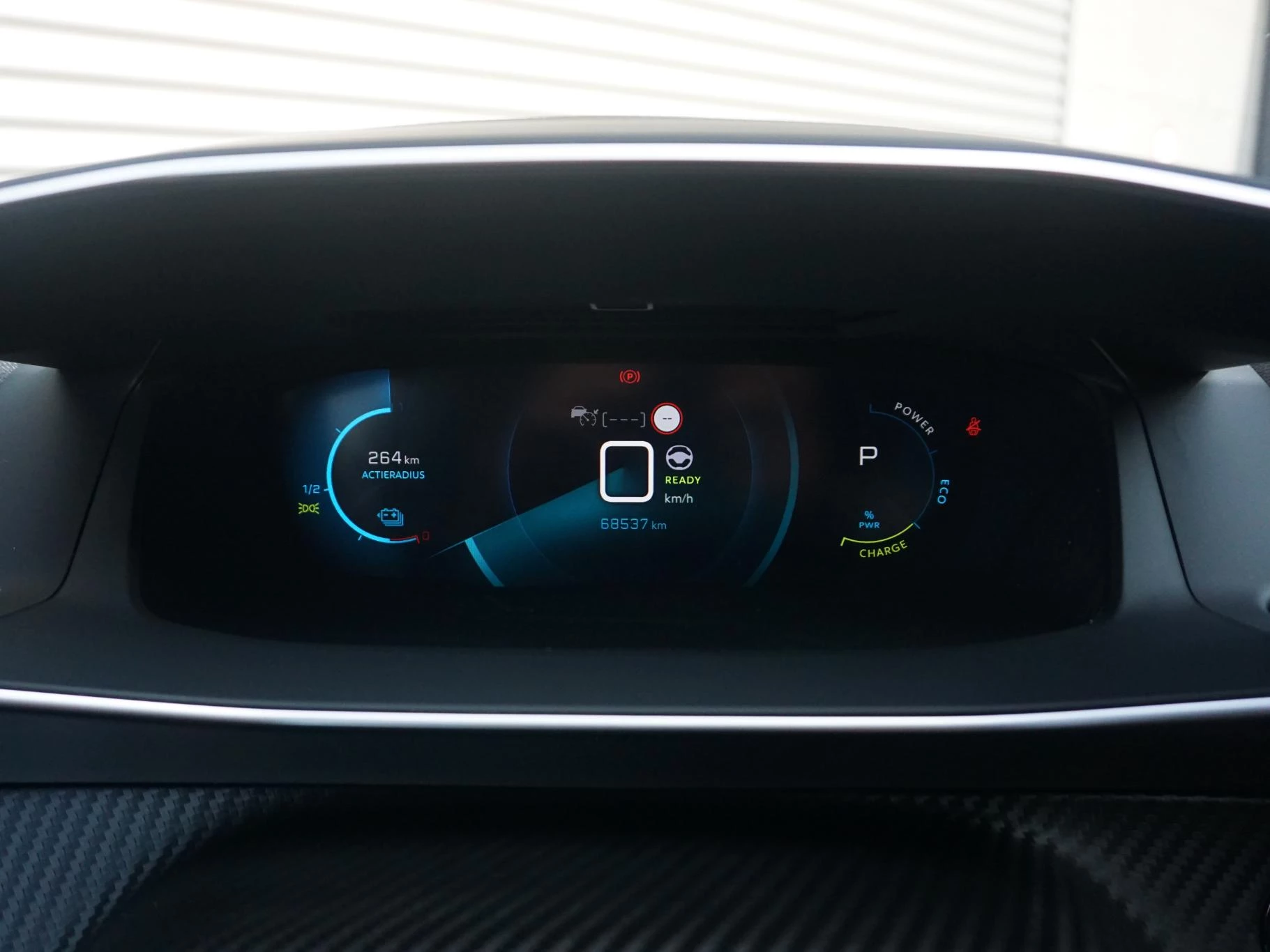 Hoofdafbeelding Peugeot e-2008