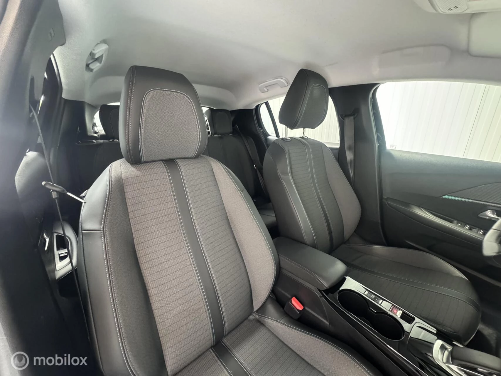 Hoofdafbeelding Peugeot e-208