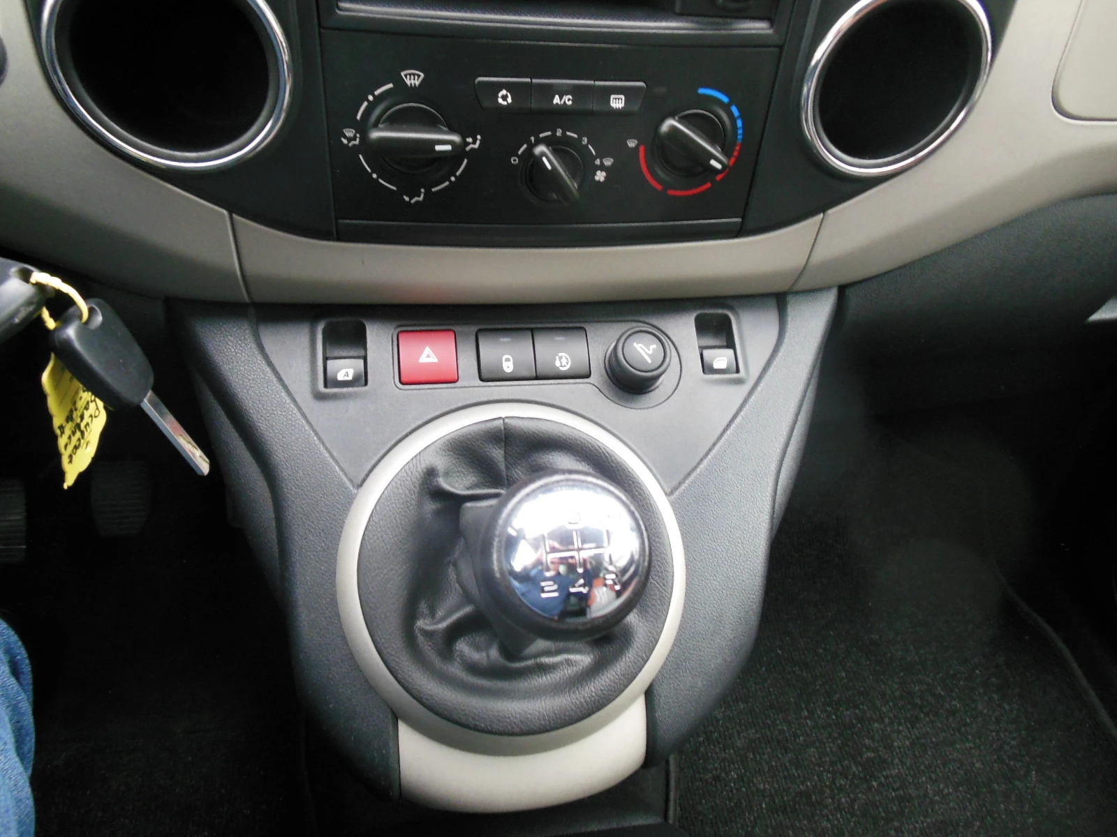 Hoofdafbeelding Peugeot Partner