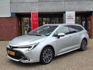 Toyota Corolla Touring Sports Hybrid 140 DYNAMIC STOEL/STUURVERW EL-ACHTERKLEP BLIND SPOT PARK-SENSOREN LED KEYLESS 17'' LM-VELGEN APPLE/ANDROID NAVI PRIVACY GLASS