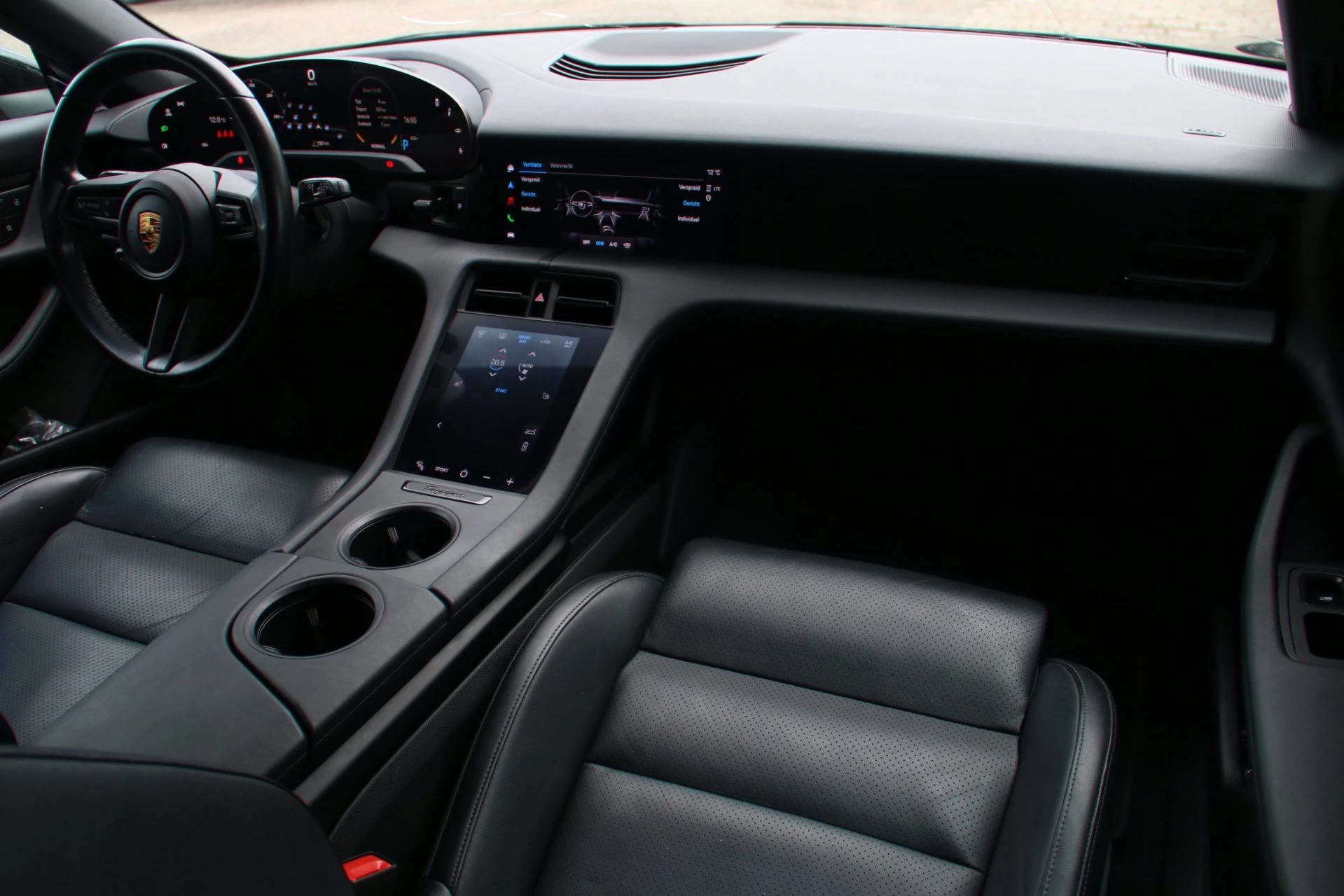 Hoofdafbeelding Porsche Taycan